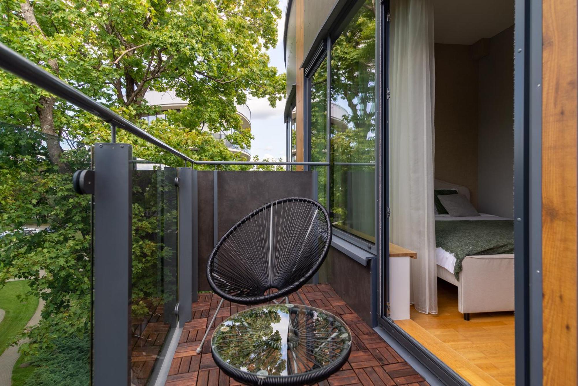 2 Bedroom Apt, 2 Garage Spots & Balconies, Self Check-In, By Cohost Druskininkai Bagian luar foto
