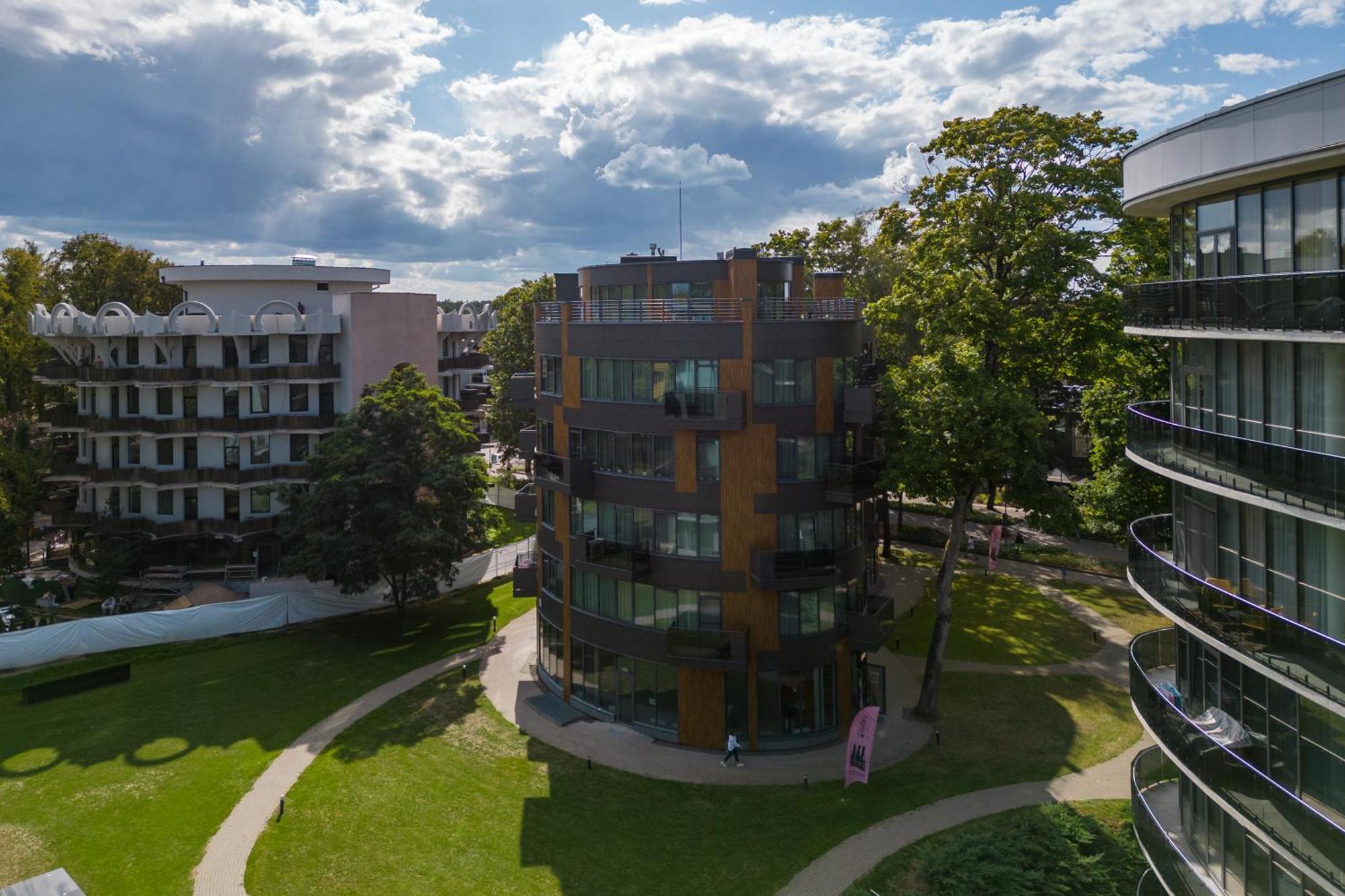2 Bedroom Apt, 2 Garage Spots & Balconies, Self Check-In, By Cohost Druskininkai Bagian luar foto