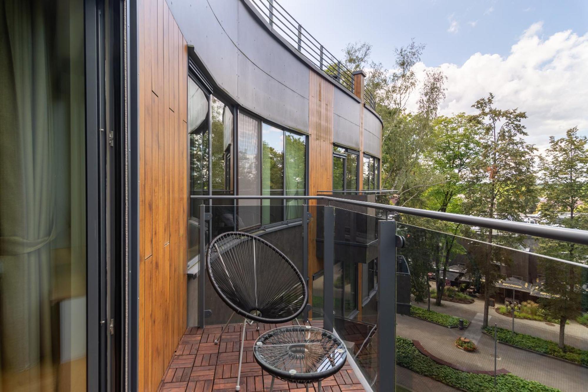 2 Bedroom Apt, 2 Garage Spots & Balconies, Self Check-In, By Cohost Druskininkai Bagian luar foto