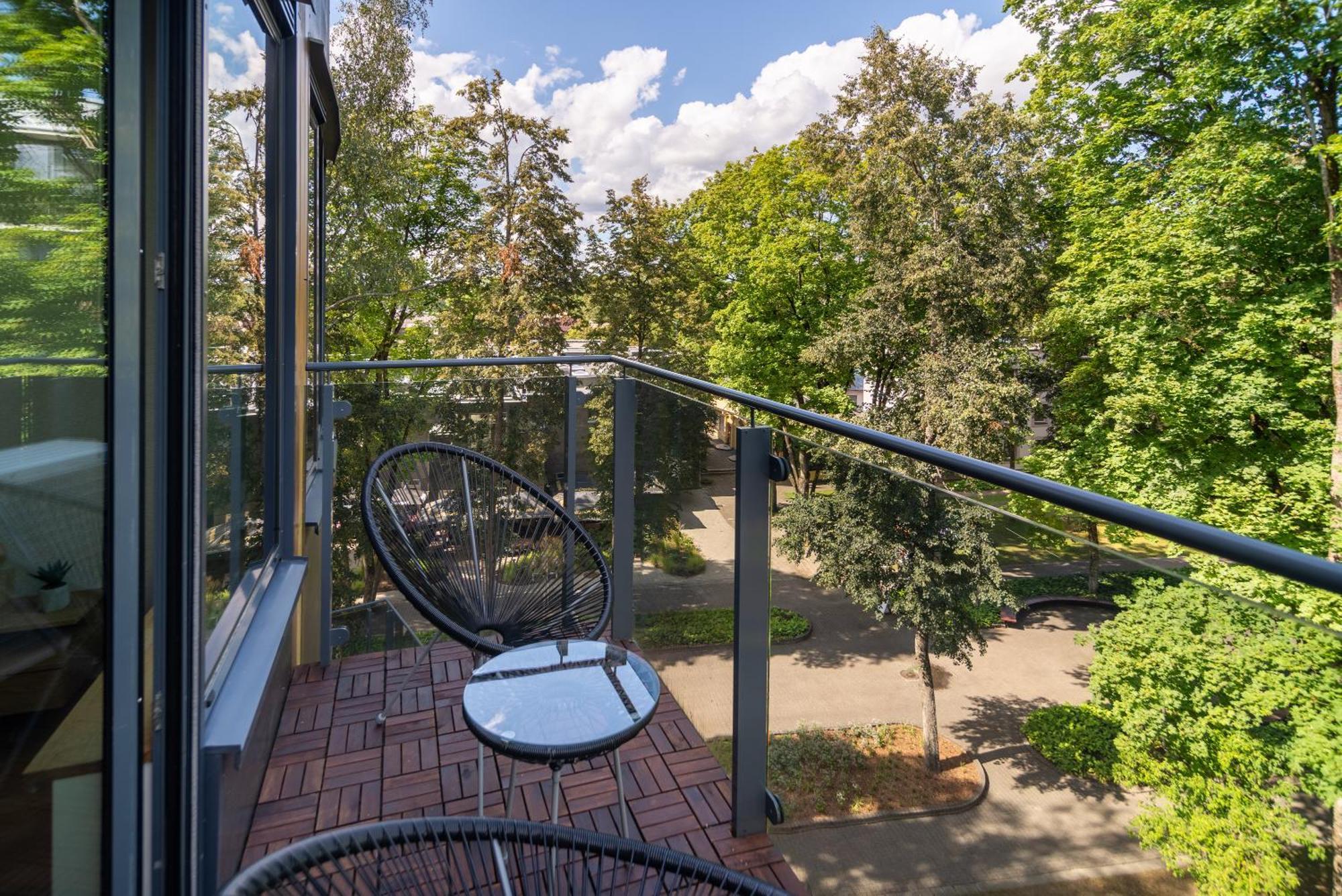 2 Bedroom Apt, 2 Garage Spots & Balconies, Self Check-In, By Cohost Druskininkai Bagian luar foto