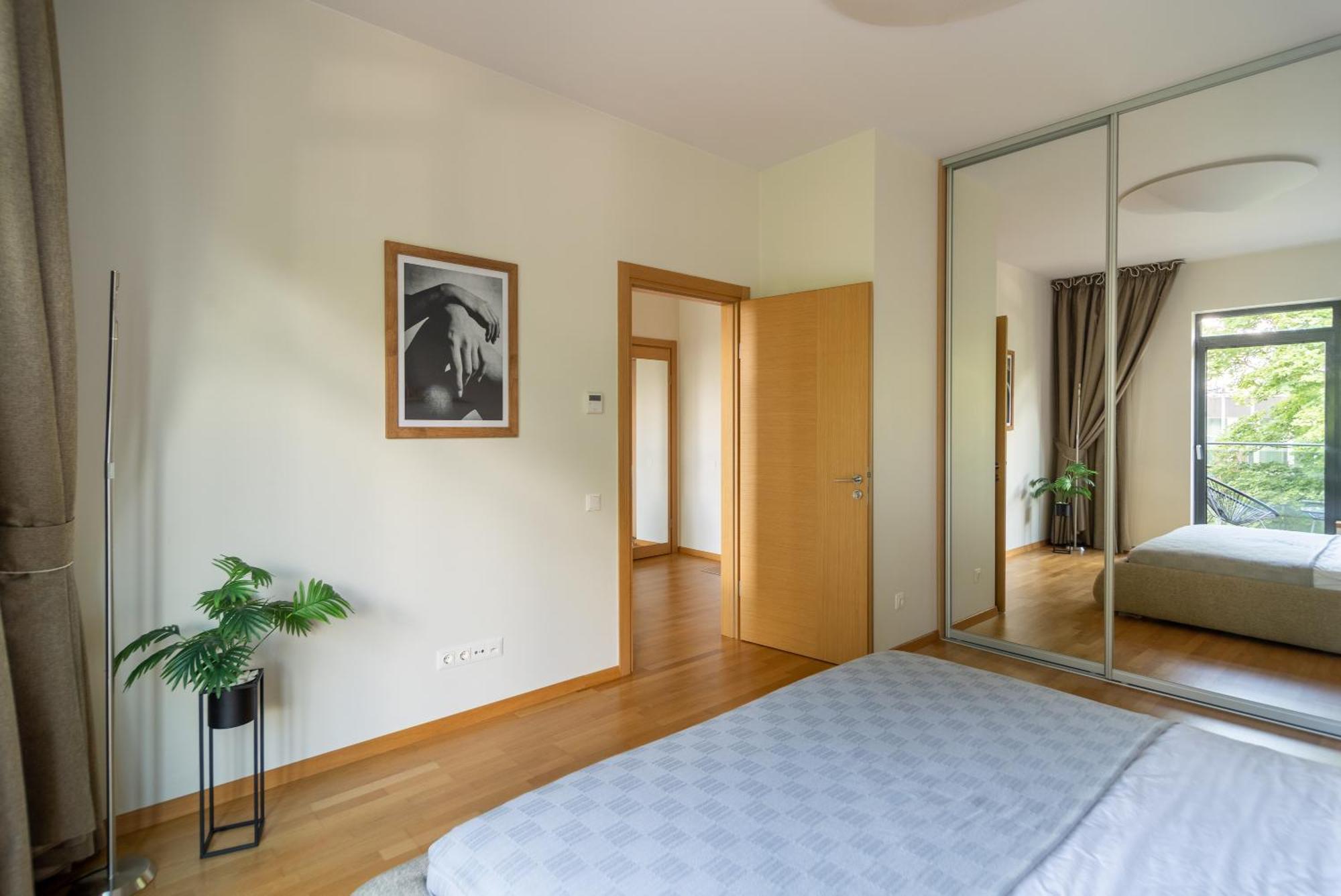 2 Bedroom Apt, 2 Garage Spots & Balconies, Self Check-In, By Cohost Druskininkai Bagian luar foto